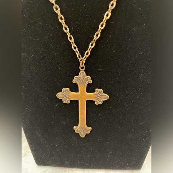 Vintage copper budded cross pendant on a gold tone chain. 17 inches long. - Picture 1 of 8
